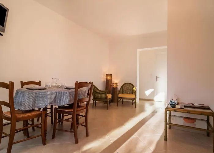 Hibiscus By Interhome Lejlighed Le Rayol-Canadel-sur-Mer